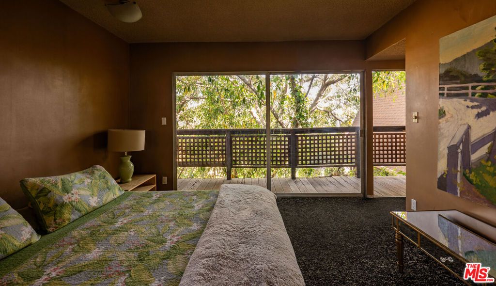 Image 22 of property listing at 6105 Mulholland Highway, Los Angeles, CA 90068