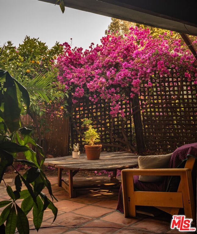 Image 27 of property listing at 6105 Mulholland Highway, Los Angeles, CA 90068