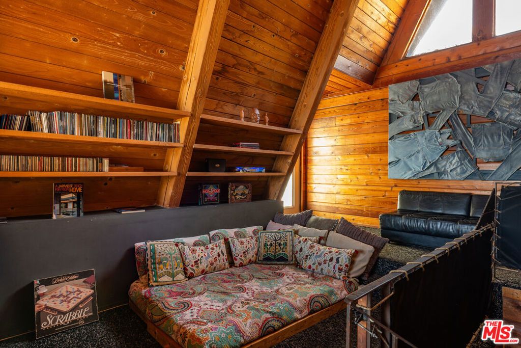 Image 7 of property listing at 6105 Mulholland Highway, Los Angeles, CA 90068