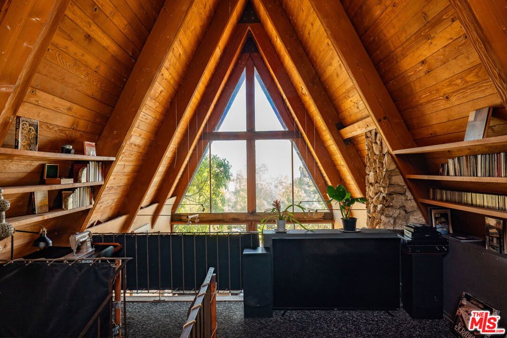 Image 8 of property listing at 6105 Mulholland Highway, Los Angeles, CA 90068