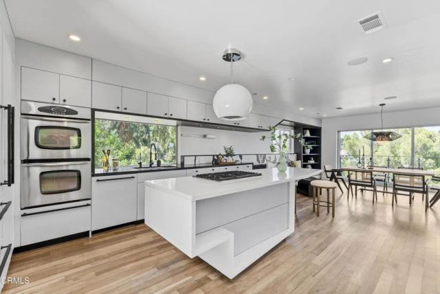 453 Frontenac Avenue, Los Angeles, CA 90065