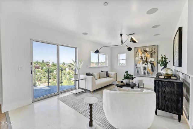 453 Frontenac Avenue, Los Angeles, CA 90065