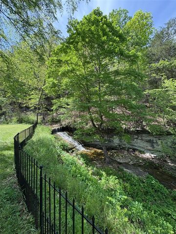148 County Road 155, Eureka Springs, AR 72632