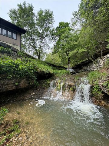 148 County Road 155, Eureka Springs, AR 72632