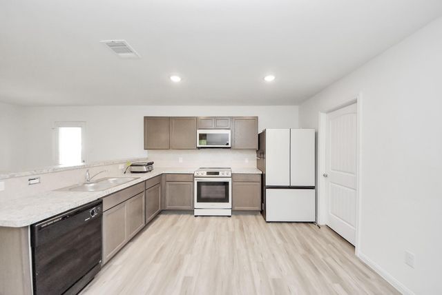 606 Travis Street, Baytown, TX 77520