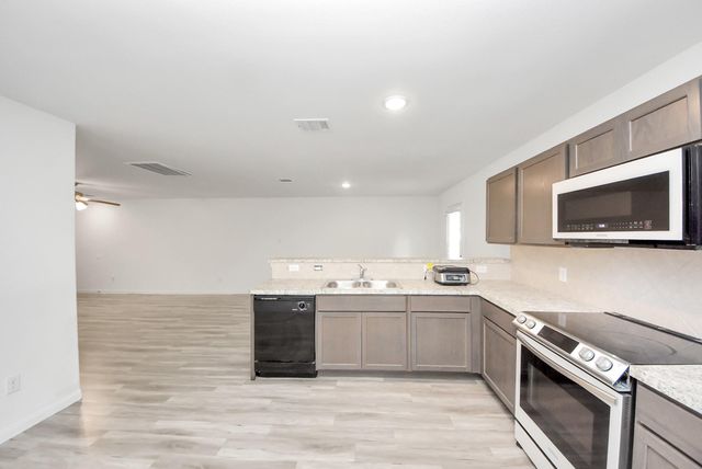 606 Travis Street, Baytown, TX 77520
