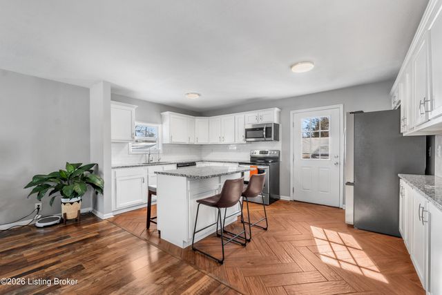 7804 Davhal Dr, Louisville, KY 40291