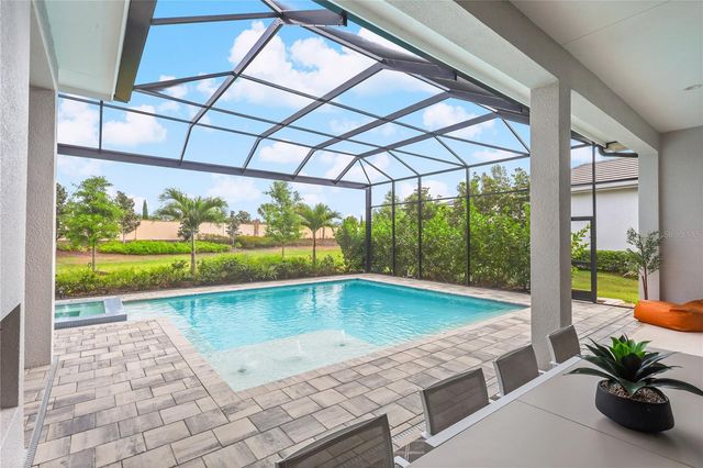 8560 PAVIA WAY, Bradenton, FL 34202