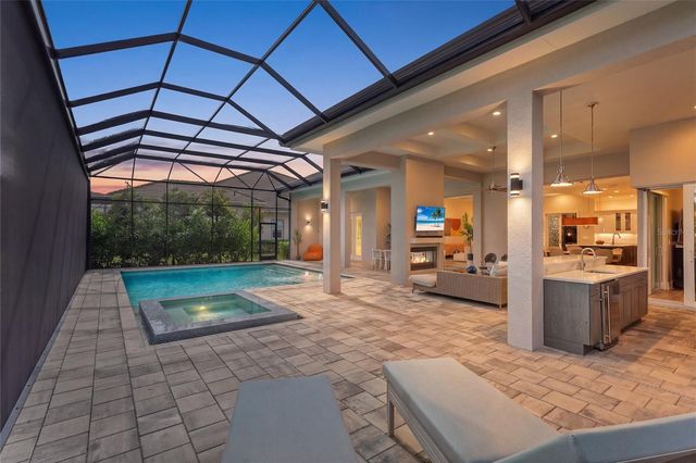 8560 PAVIA WAY, Bradenton, FL 34202