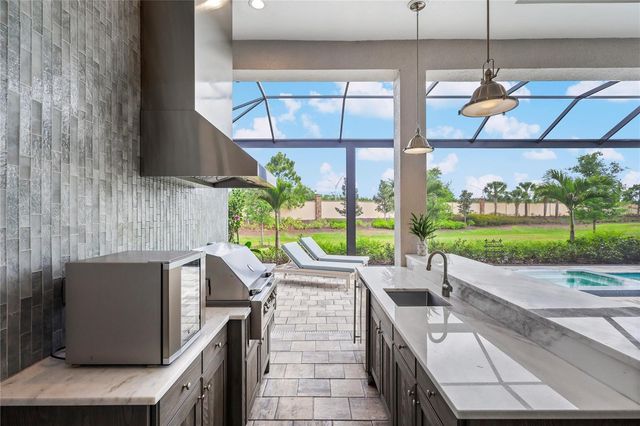 8560 PAVIA WAY, Bradenton, FL 34202