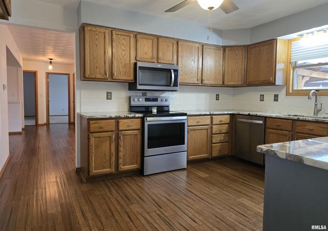 2110 MARIANA Drive, Pekin, IL 61554