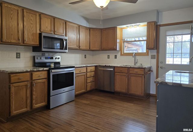 2110 MARIANA Drive, Pekin, IL 61554