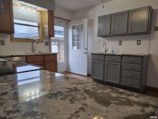 2110 MARIANA Drive, Pekin, IL 61554