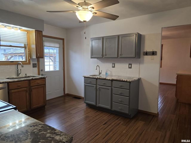 2110 MARIANA Drive, Pekin, IL 61554