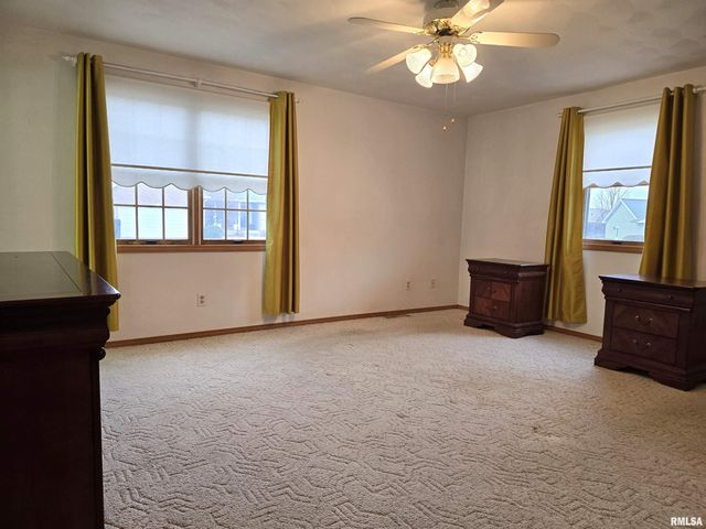 2110 MARIANA Drive, Pekin, IL 61554