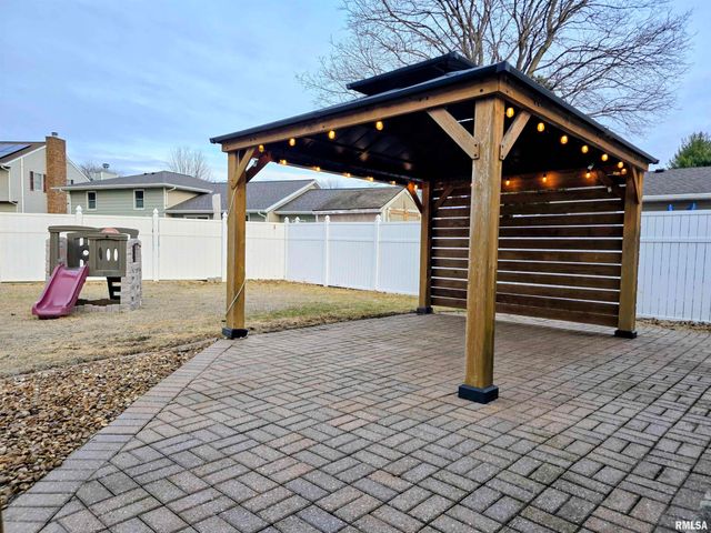 2110 MARIANA Drive, Pekin, IL 61554