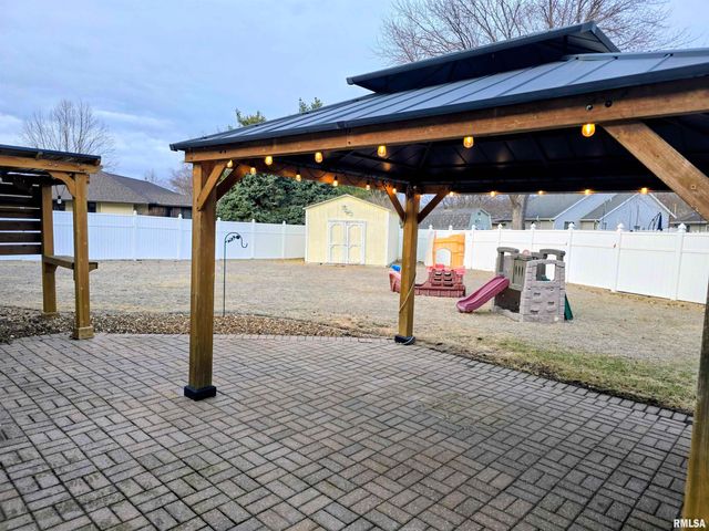 2110 MARIANA Drive, Pekin, IL 61554