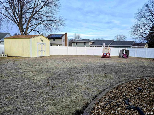 2110 MARIANA Drive, Pekin, IL 61554