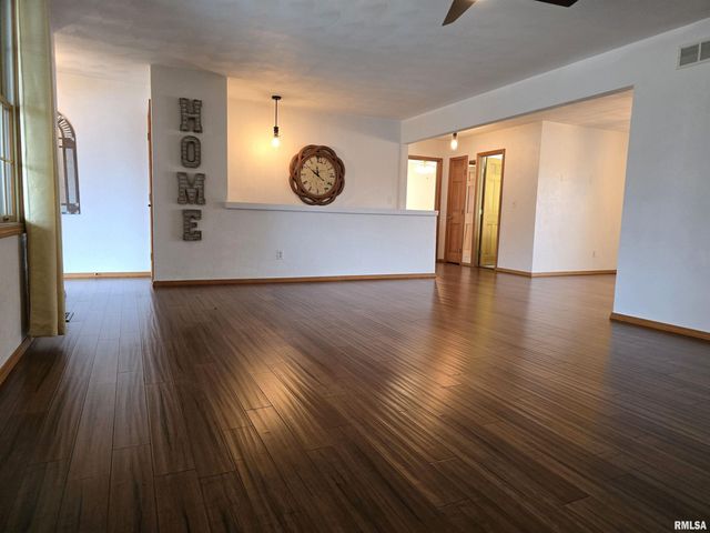 2110 MARIANA Drive, Pekin, IL 61554