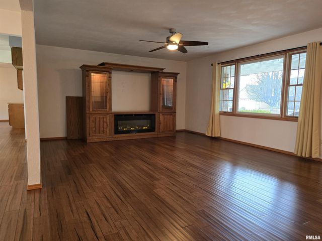 2110 MARIANA Drive, Pekin, IL 61554