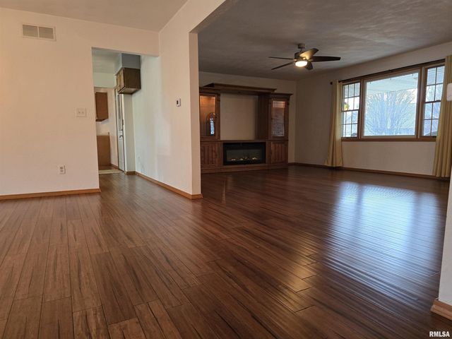 2110 MARIANA Drive, Pekin, IL 61554