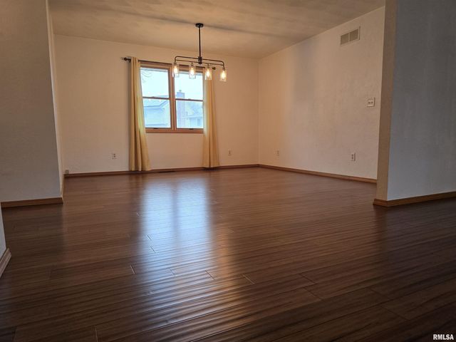 2110 MARIANA Drive, Pekin, IL 61554