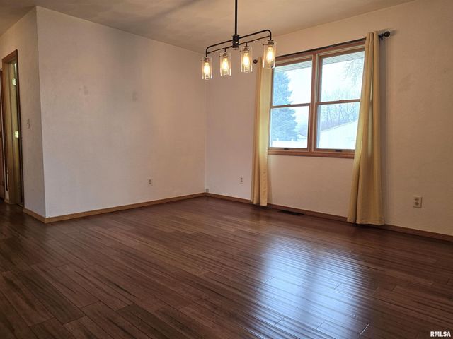 2110 MARIANA Drive, Pekin, IL 61554