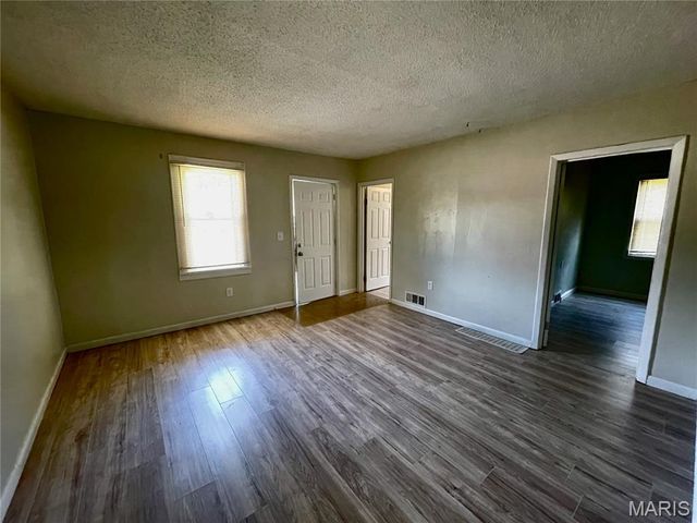 466 Bluff Drive, St Louis, MO 63137