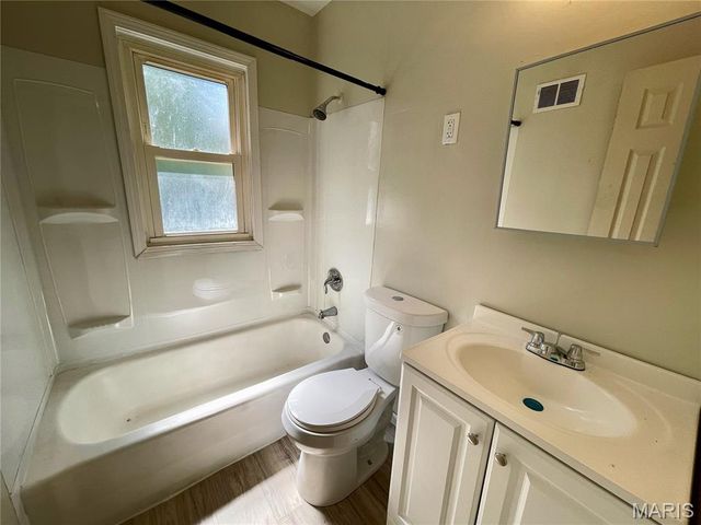 466 Bluff Drive, St Louis, MO 63137