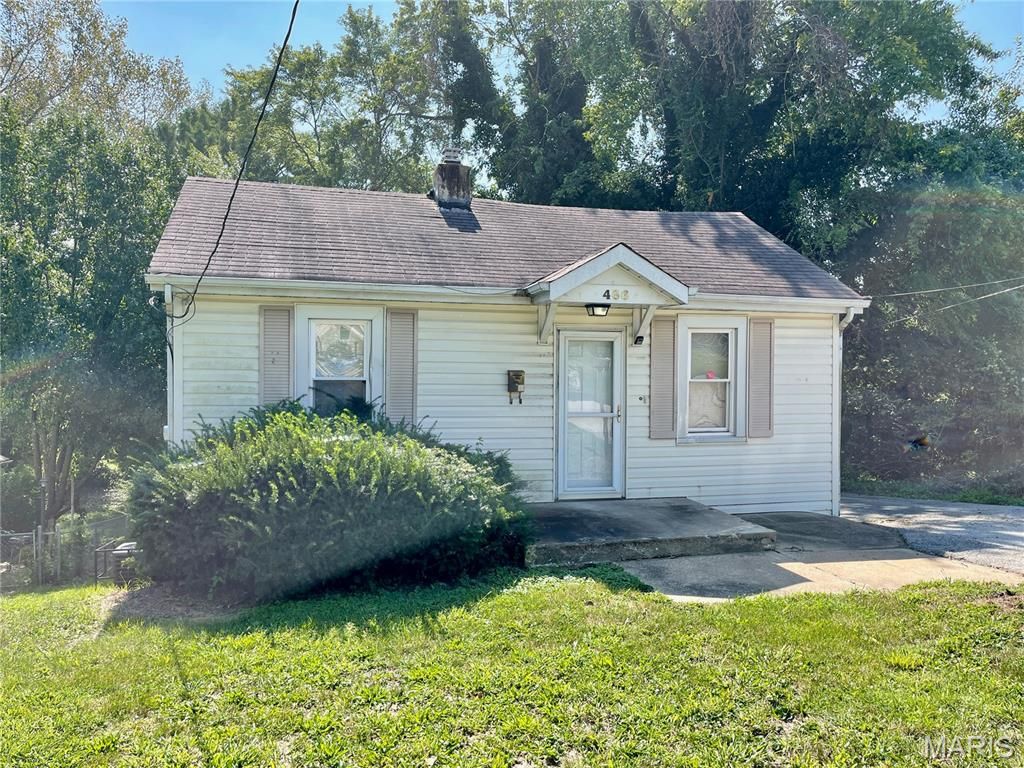 466 Bluff Drive, St Louis, MO 63137