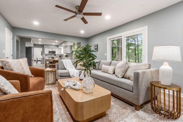 8782 Stonehenge Drive NW, Pickerington, OH 43147