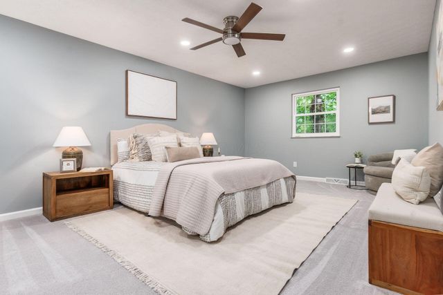 8782 Stonehenge Drive NW, Pickerington, OH 43147
