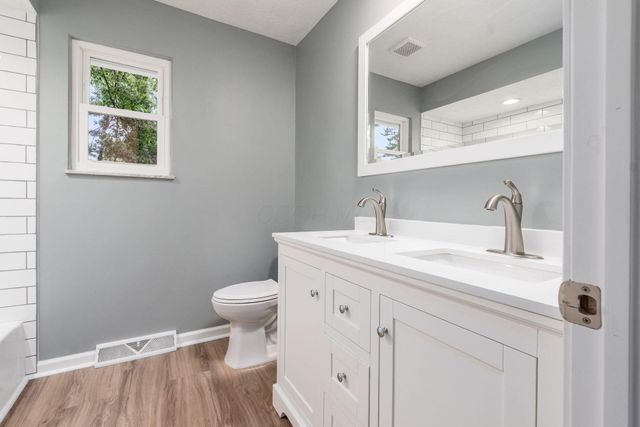 8782 Stonehenge Drive NW, Pickerington, OH 43147