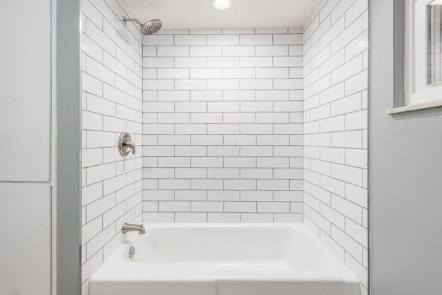 8782 Stonehenge Drive NW, Pickerington, OH 43147