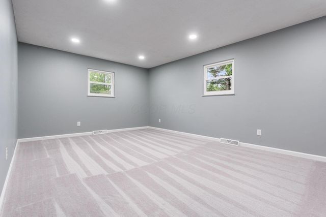 8782 Stonehenge Drive NW, Pickerington, OH 43147