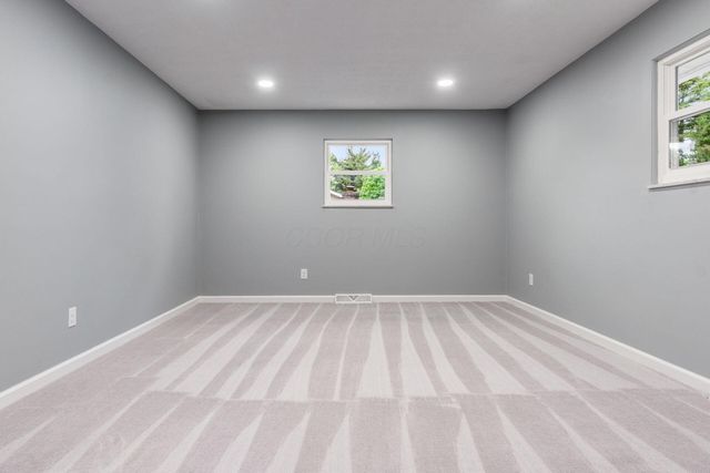 8782 Stonehenge Drive NW, Pickerington, OH 43147
