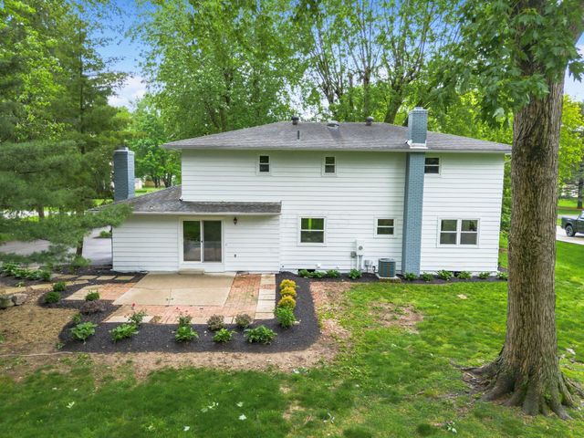 8782 Stonehenge Drive NW, Pickerington, OH 43147