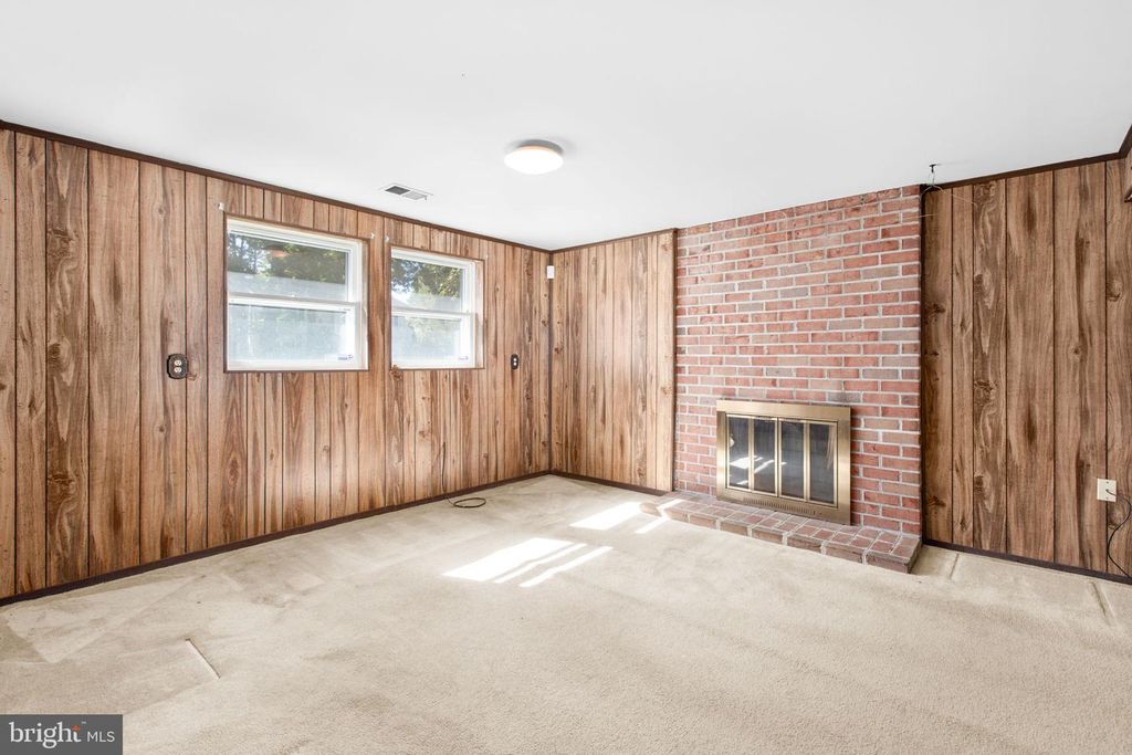 3517 WAVERLY DR, Fredericksburg, VA 22407