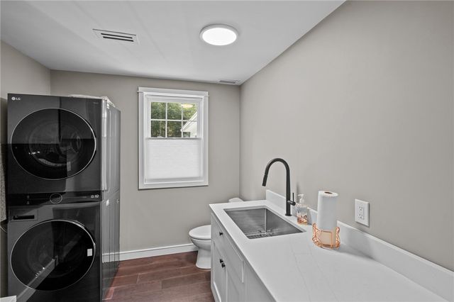 37 Dye Hill Road, Hopkinton, RI 02832