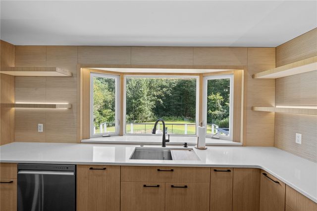 37 Dye Hill Road, Hopkinton, RI 02832