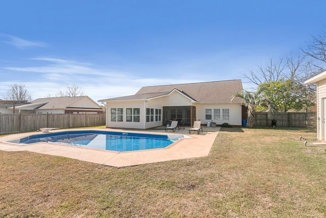 711 Strickland Rd., Headland, AL 36345