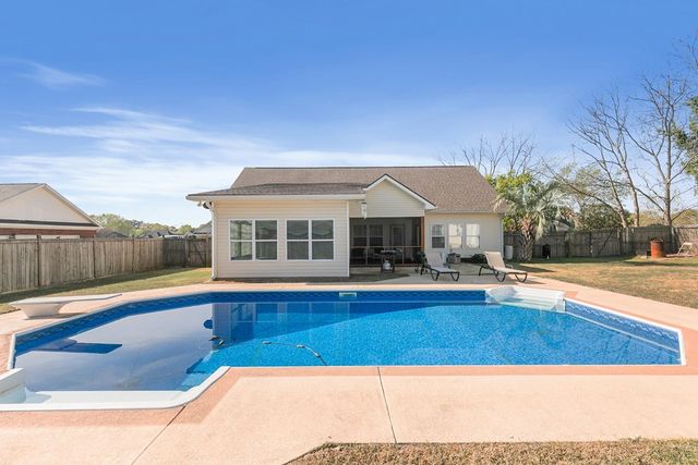 711 Strickland Rd., Headland, AL 36345