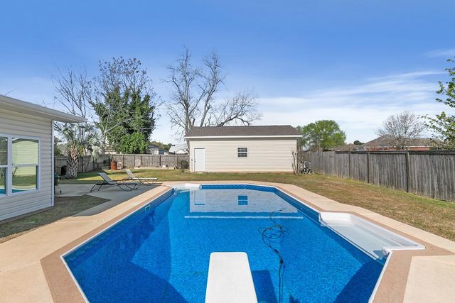 711 Strickland Rd., Headland, AL 36345