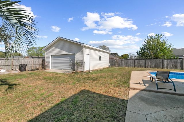 711 Strickland Rd., Headland, AL 36345