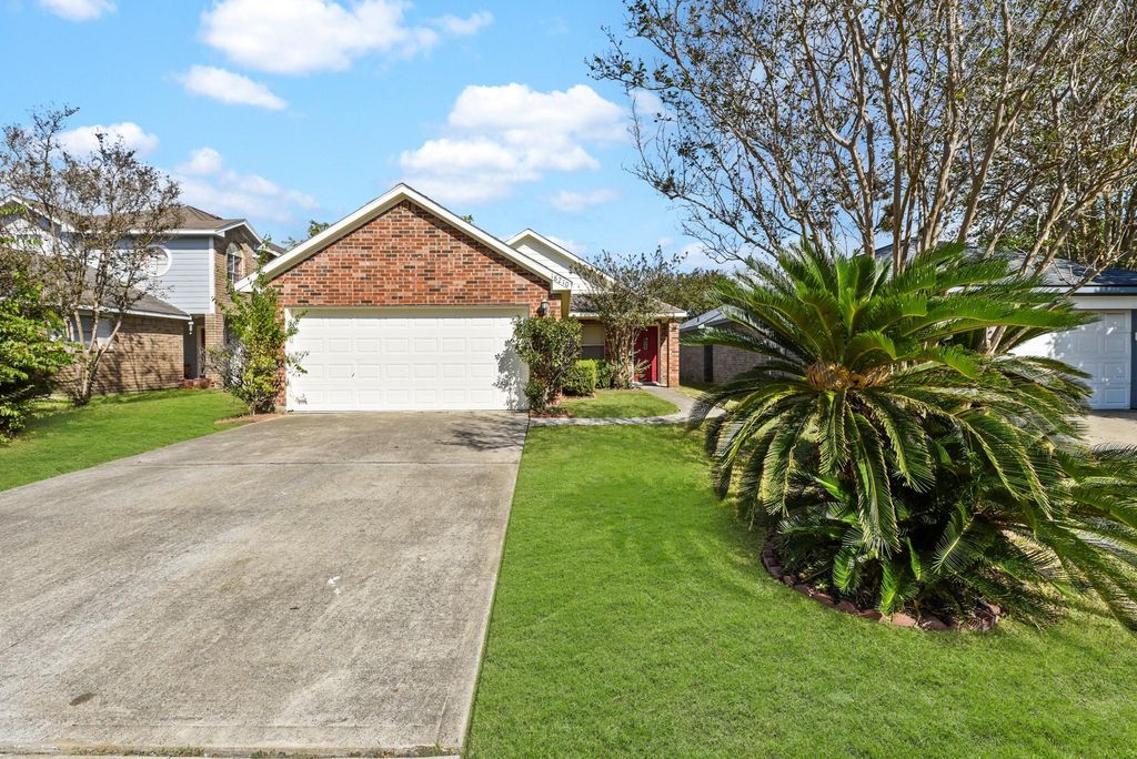 18210 Beaverdell Drive, Tomball, TX 77377