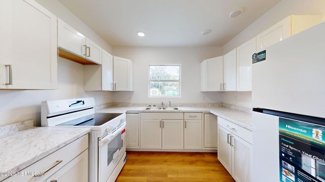 3736 PINE VIEW Circle, Jacksonville, FL 32207