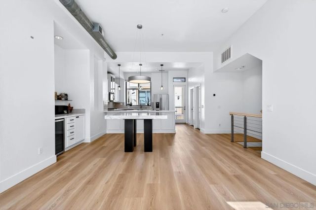 465 S Cleveland St 103, Oceanside, CA 92054