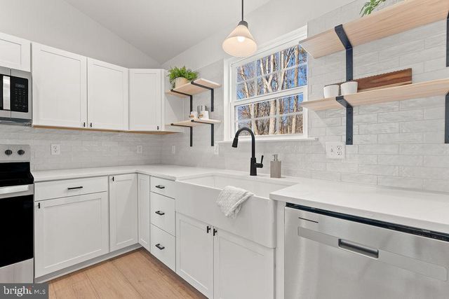 5531 HAMS FORD RD, Woodford, VA 22580