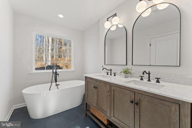 5531 HAMS FORD RD, Woodford, VA 22580