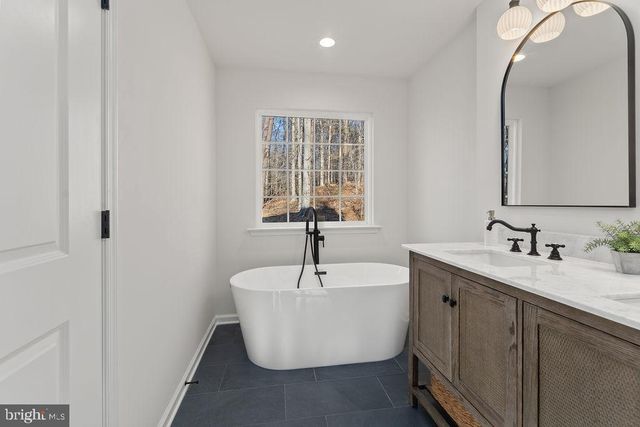 5531 HAMS FORD RD, Woodford, VA 22580